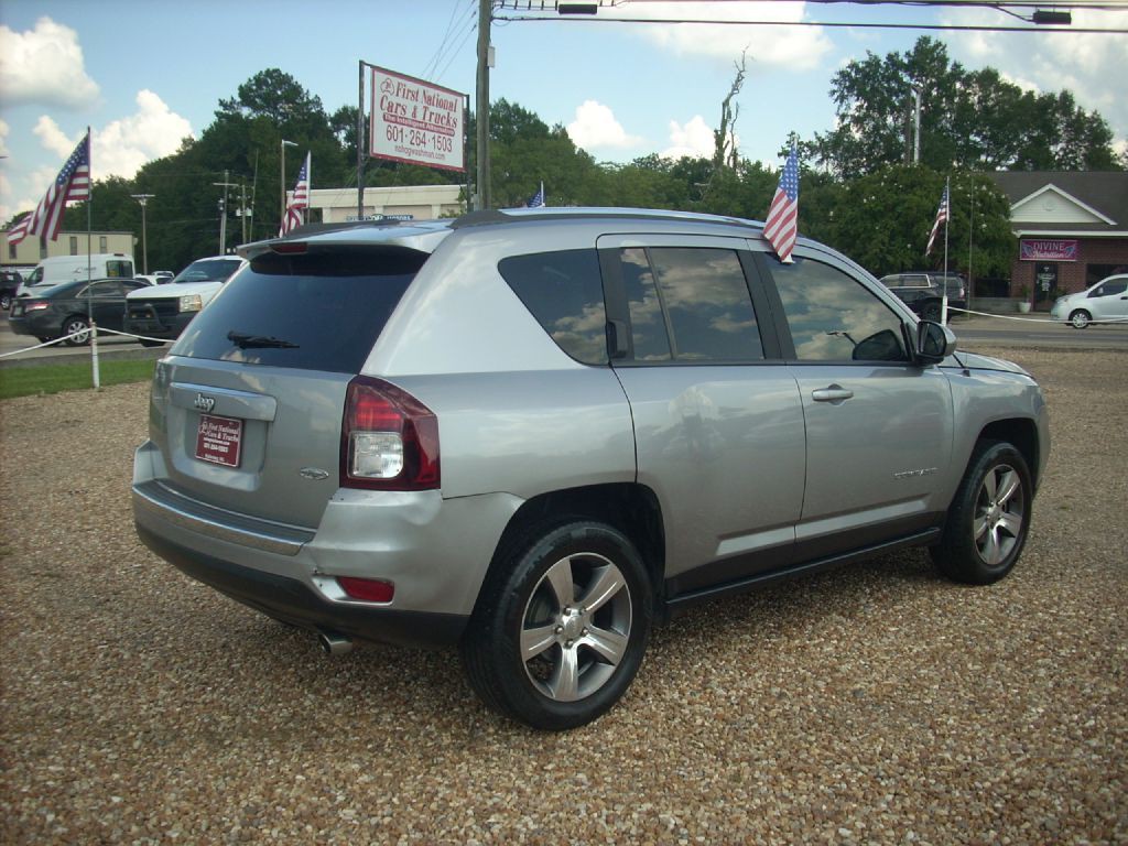 2016 Jeep Compass Image 11