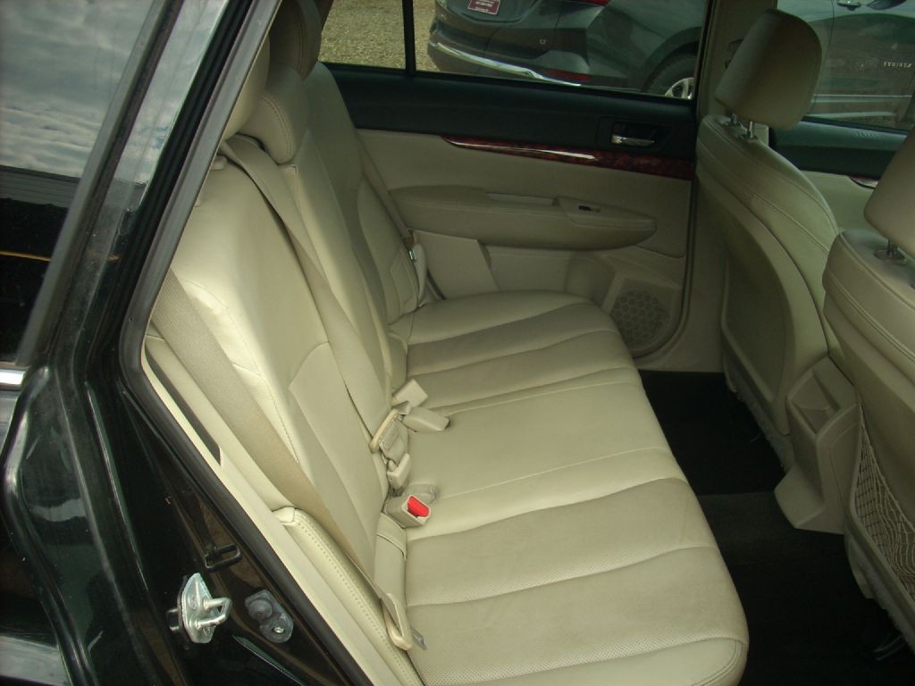 2012 Subaru Outback Image 11