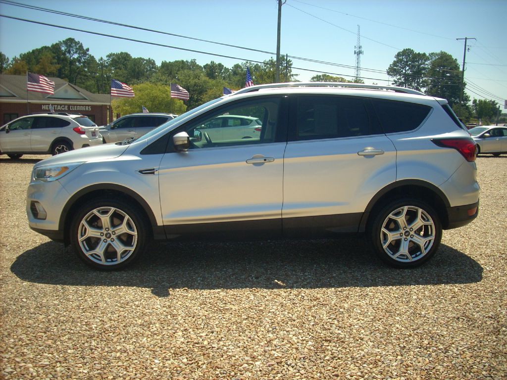 2019 Ford Escape Image 2