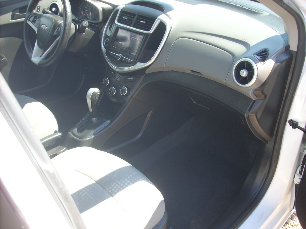 2020 Chevrolet Sonic Image 13