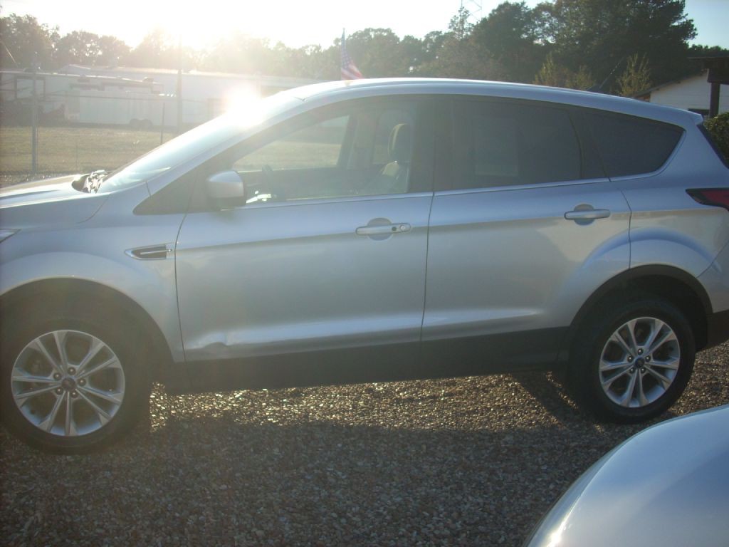 2019 Ford Escape Image 2