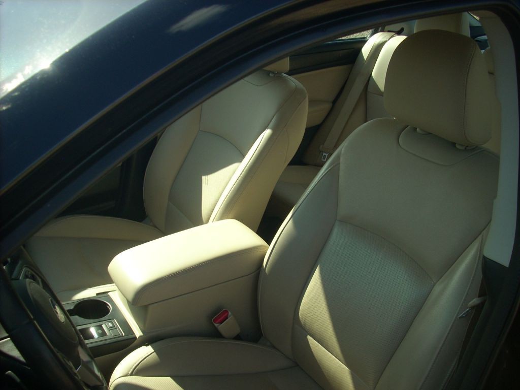 2016 Subaru Legacy Image 8