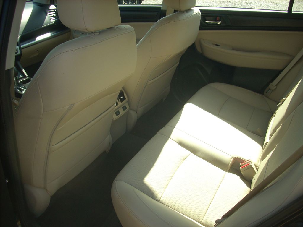 2016 Subaru Legacy Image 10
