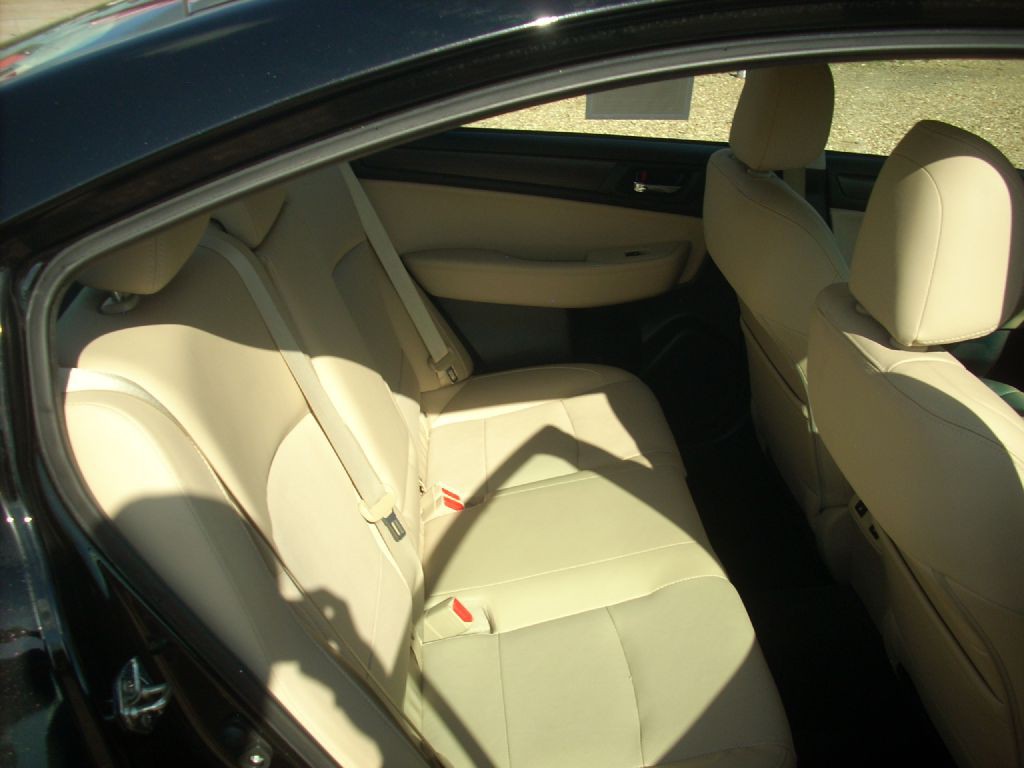2016 Subaru Legacy Image 11