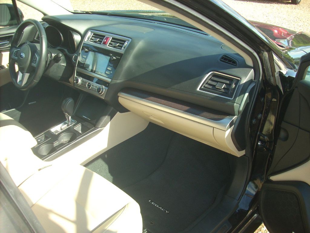 2016 Subaru Legacy Image 13