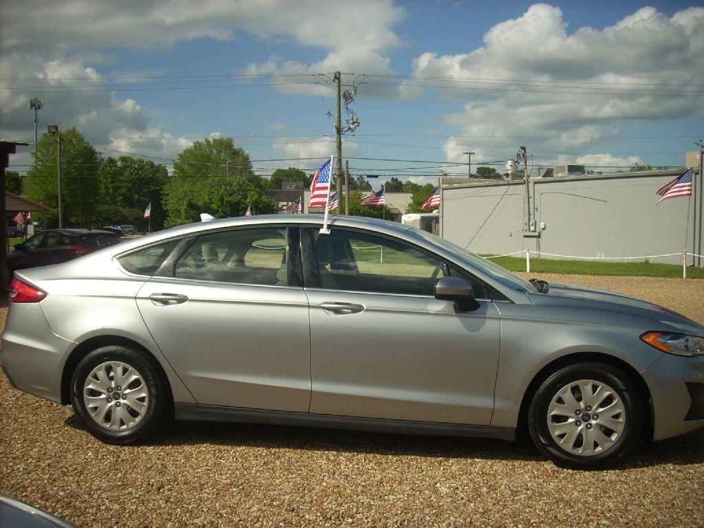 2020 Ford Fusion Image 5