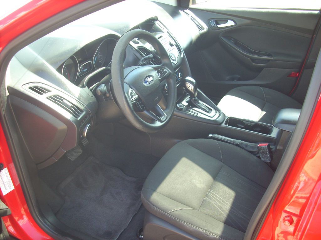 2016 Ford Focus Image 8