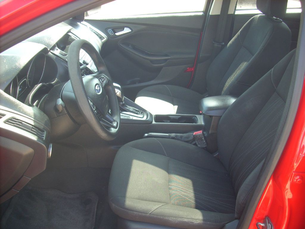 2016 Ford Focus Image 9