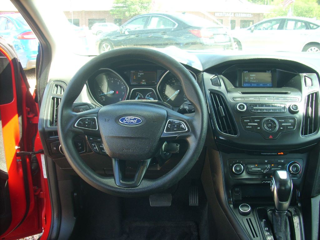 2016 Ford Focus Image 17