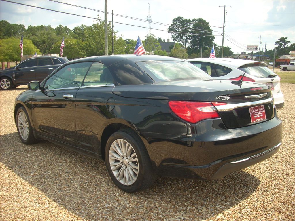 2012 Chrysler 200 Image 2