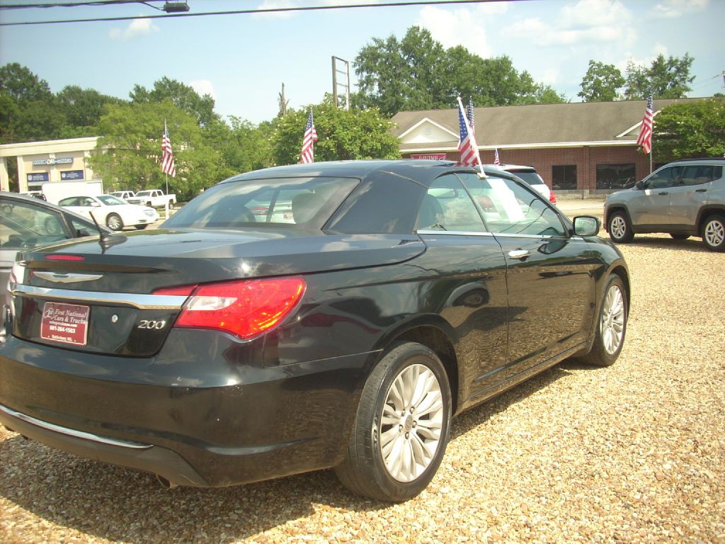 2012 Chrysler 200 Image 3