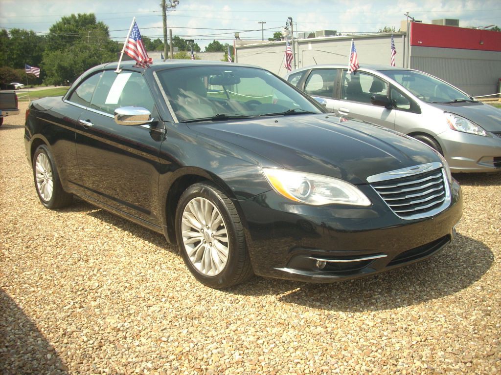 2012 Chrysler 200 Image 4