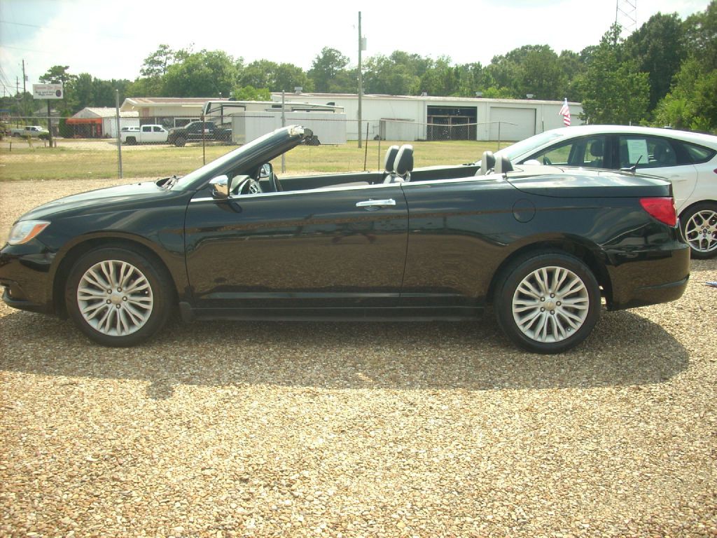 2012 Chrysler 200 Image 6