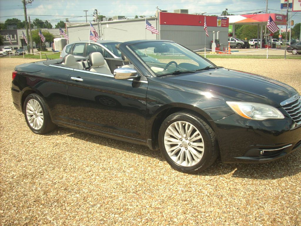 2012 Chrysler 200 Image 11
