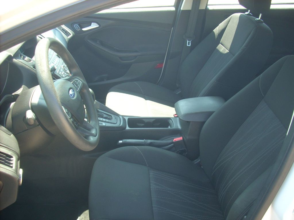 2016 Ford Focus Image 8