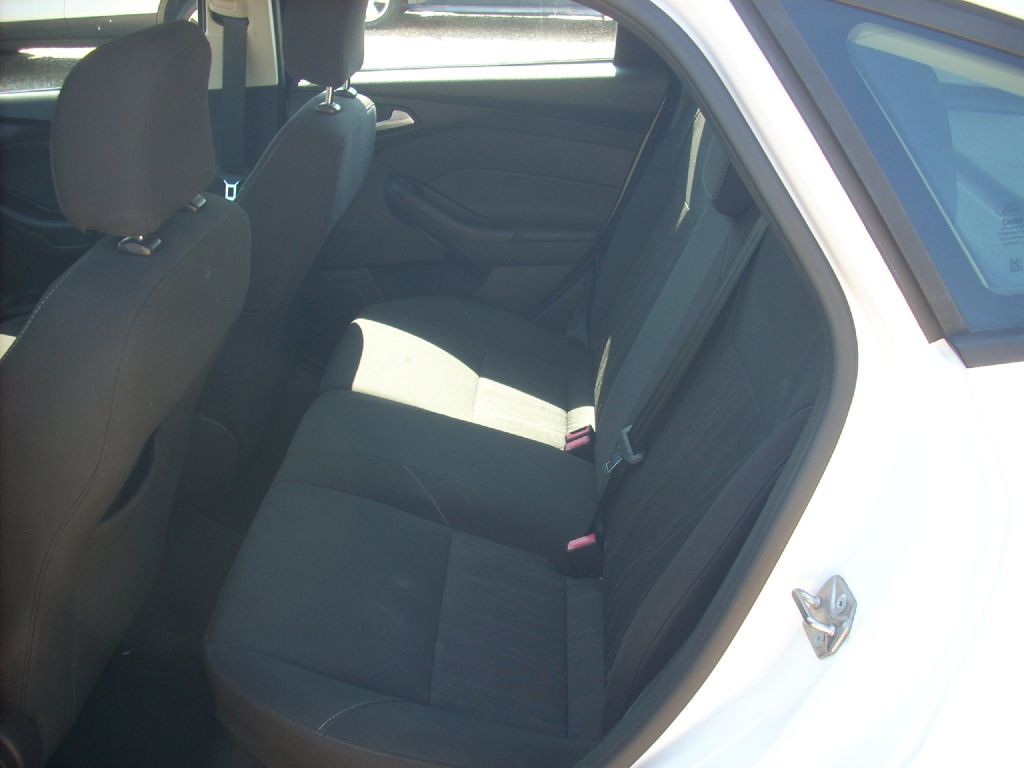 2016 Ford Focus Image 9