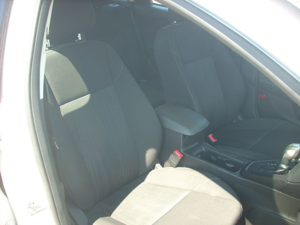 2016 Ford Focus Image 12