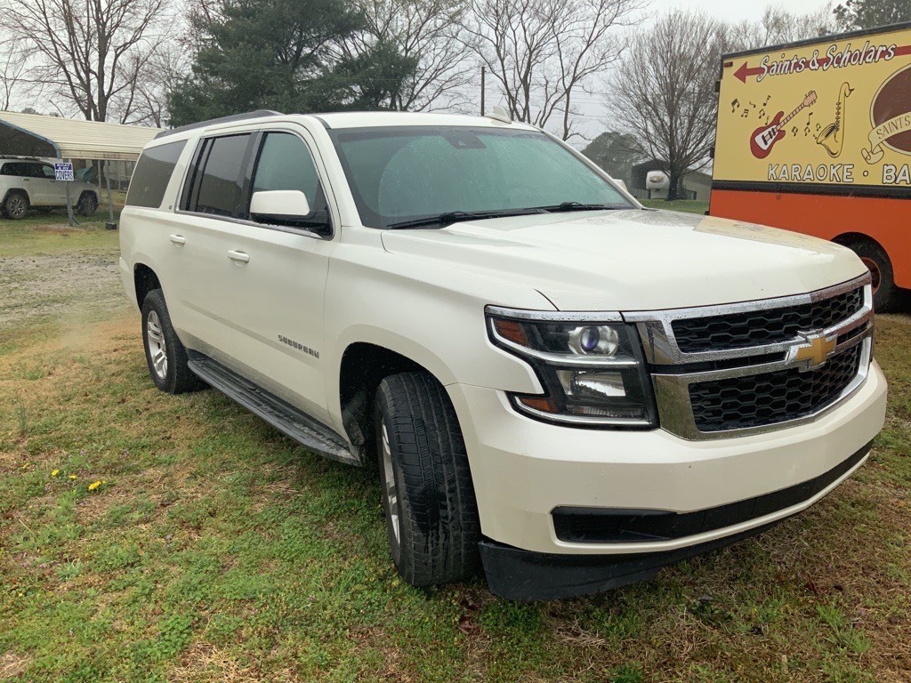 2015 Chevrolet Suburban Image 2