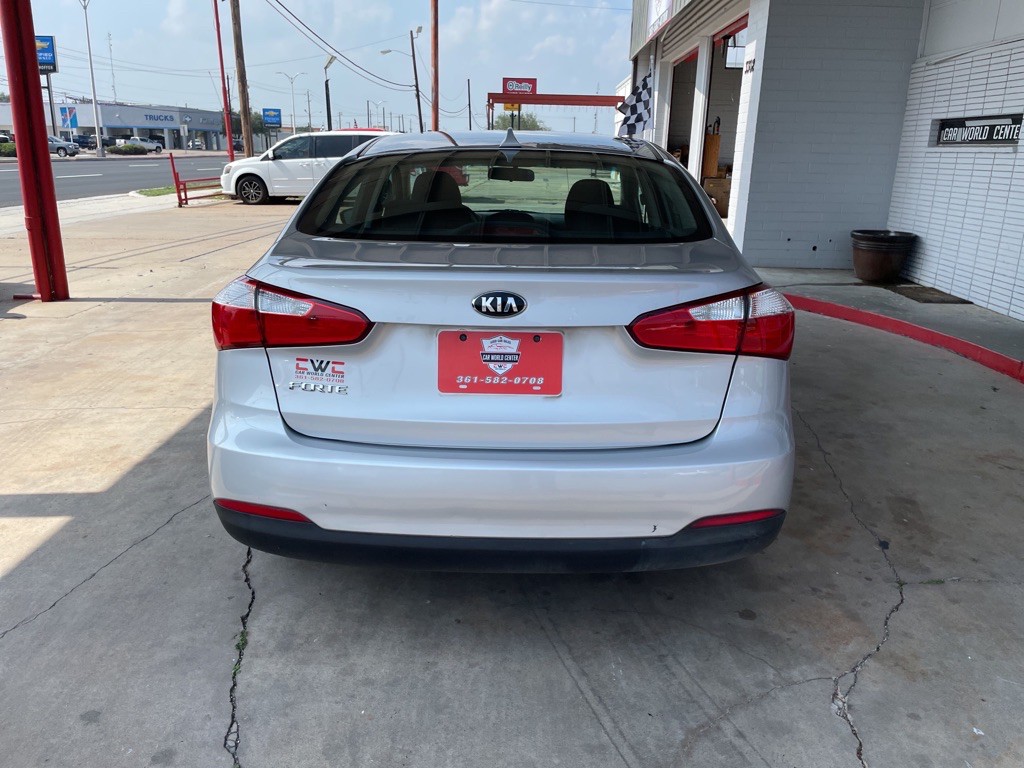 2016 Kia Forte Image 4