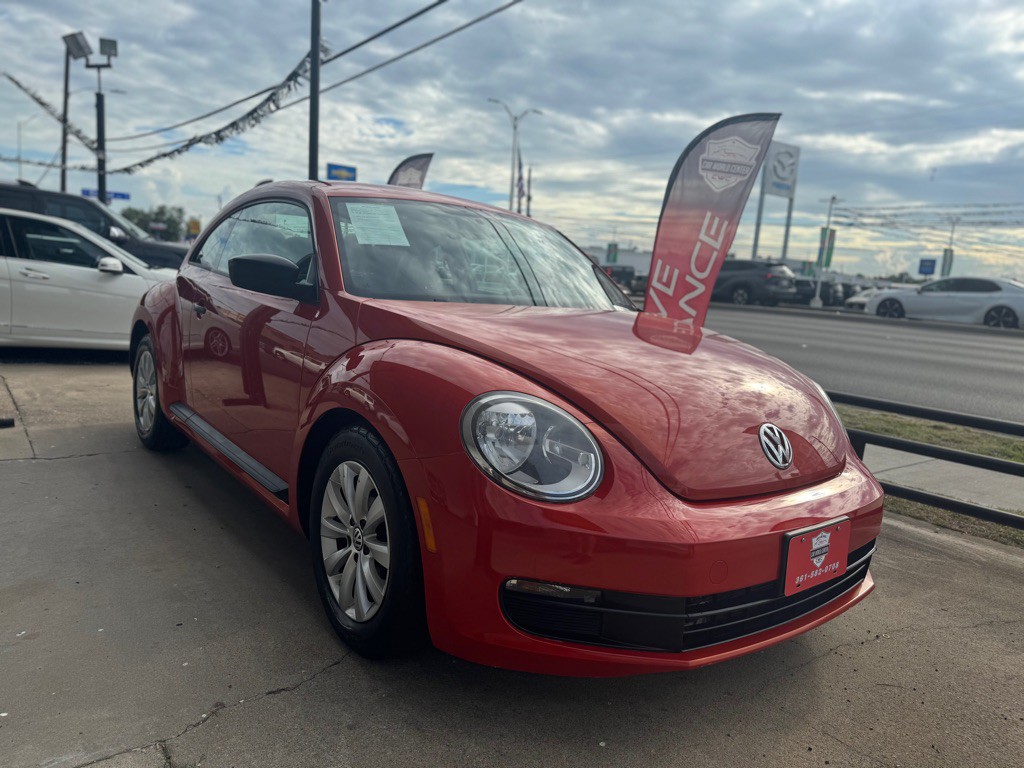 2016 Volkswagen Beetle Image 2