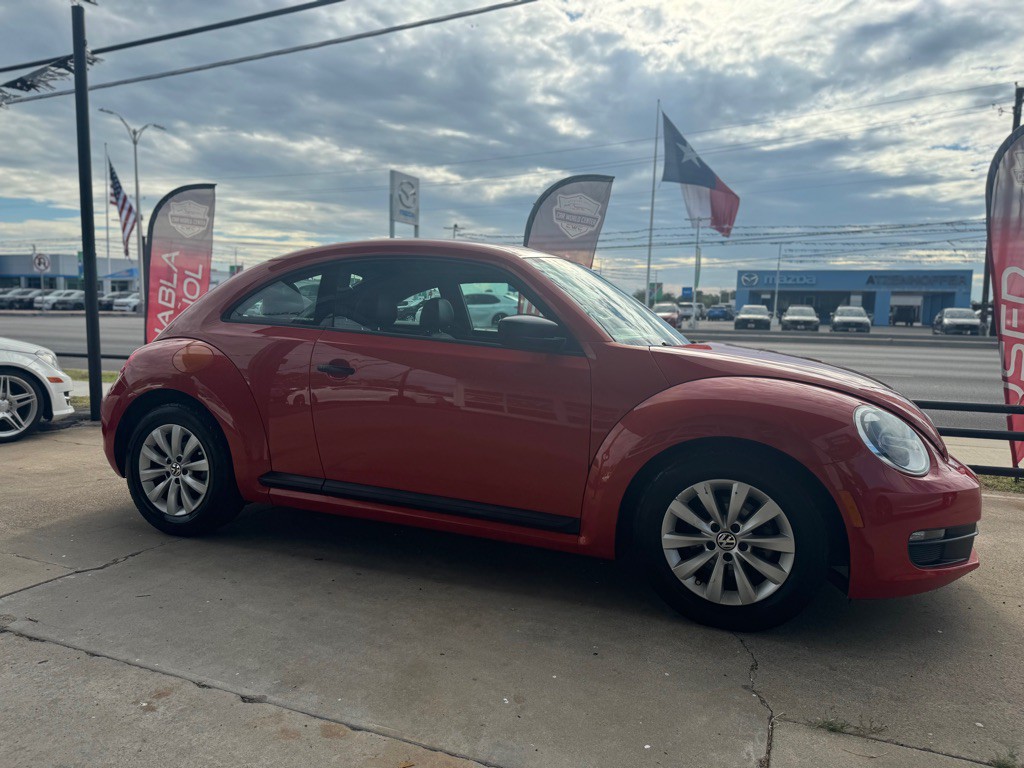 2016 Volkswagen Beetle Image 4