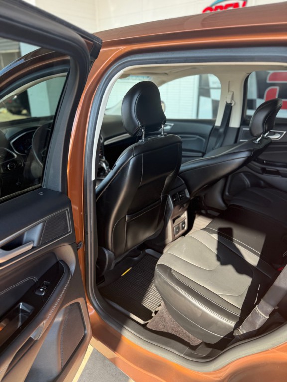 2017 Ford Edge Image 19