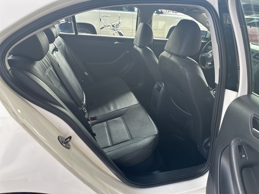 2012 Volkswagen Jetta Image 9