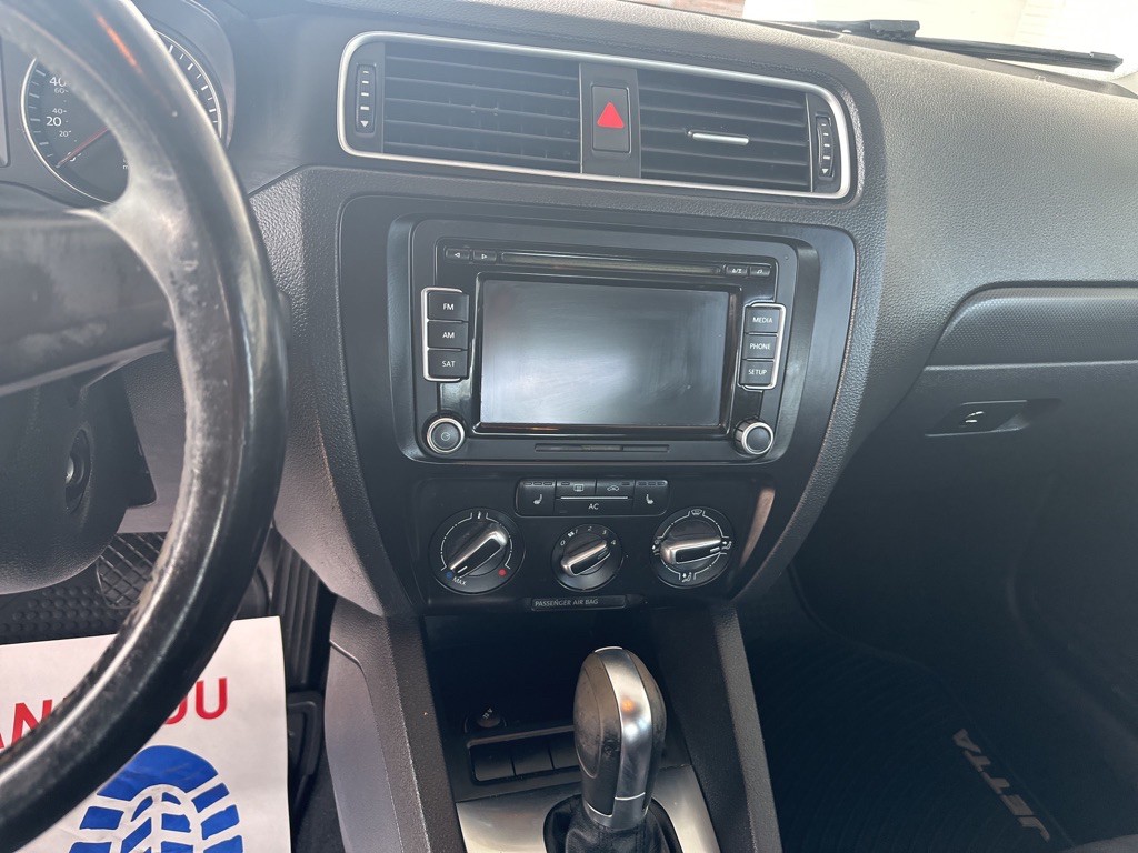 2012 Volkswagen Jetta Image 12