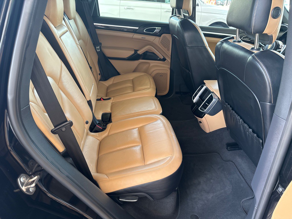 2016 Porsche Cayenne Image 7