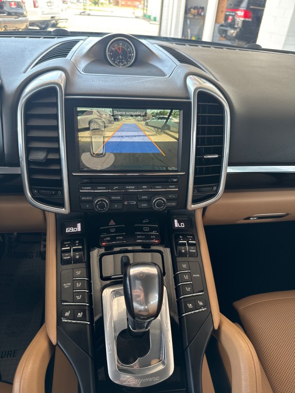 2016 Porsche Cayenne Image 12