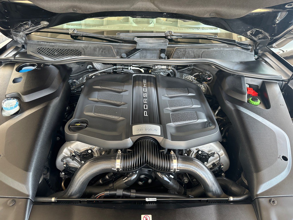 2016 Porsche Cayenne Image 14