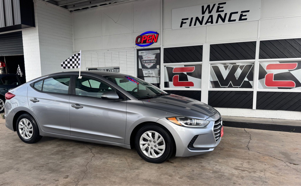 2017 Hyundai Elantra Image 2