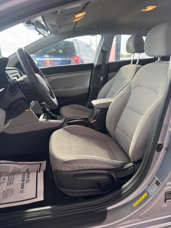 2017 Hyundai Elantra Image 4