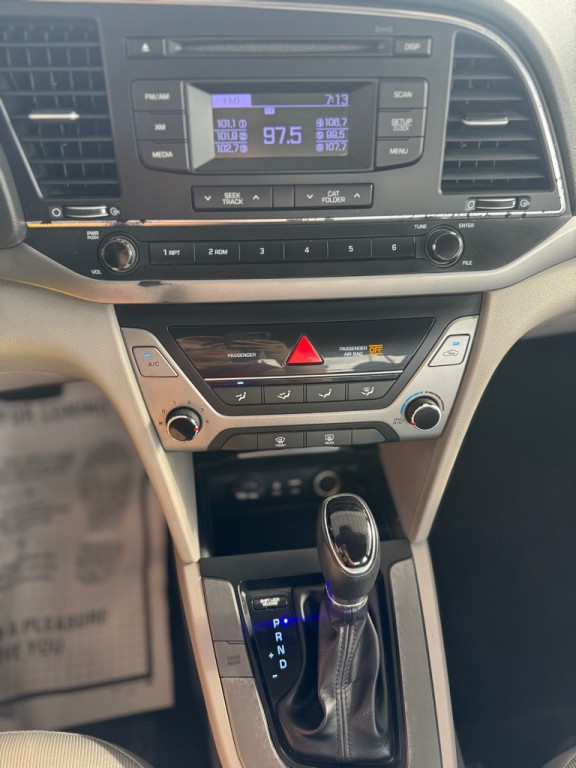 2017 Hyundai Elantra Image 6