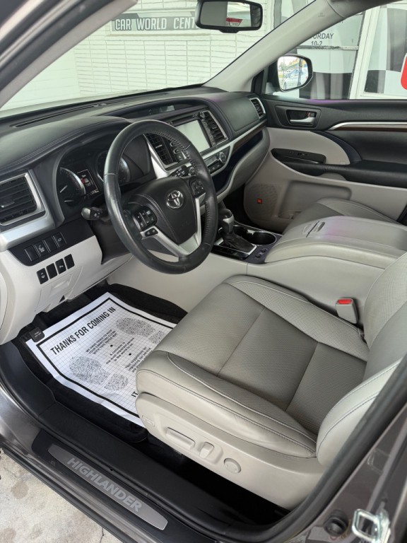 2015 Toyota Highlander Image 9