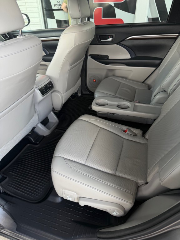 2015 Toyota Highlander Image 10