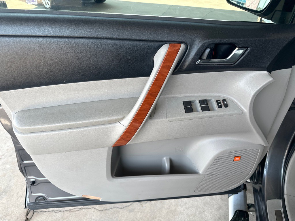 2010 Toyota Highlander Image 5