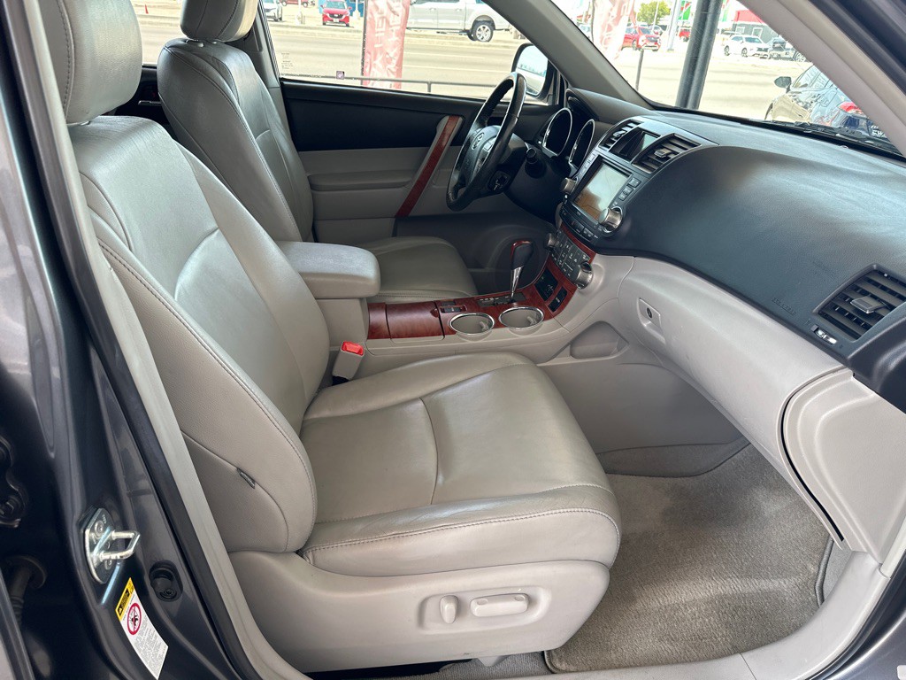 2010 Toyota Highlander Image 7