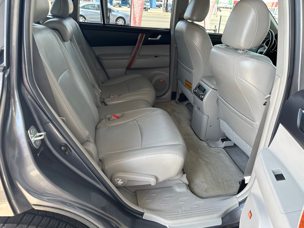 2010 Toyota Highlander Image 8