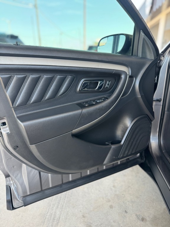 2014 Ford Taurus Image 11