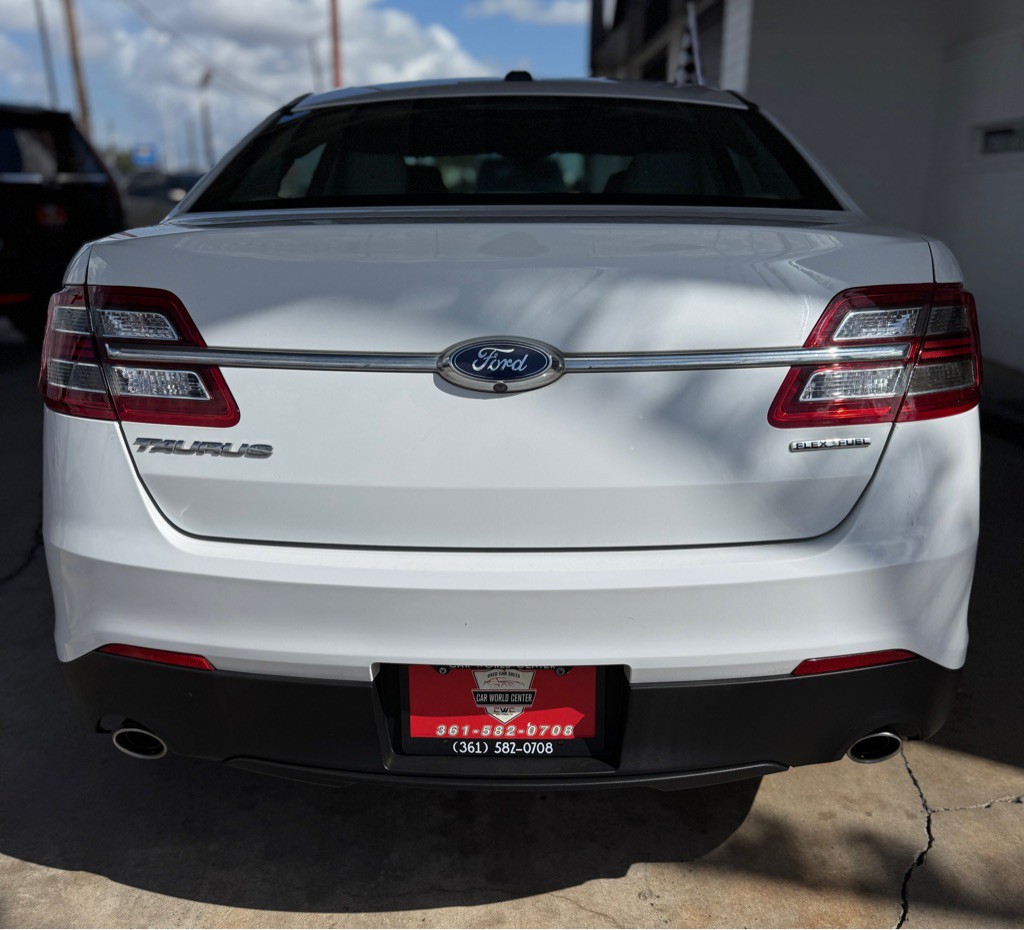 2016 Ford Taurus Image 4