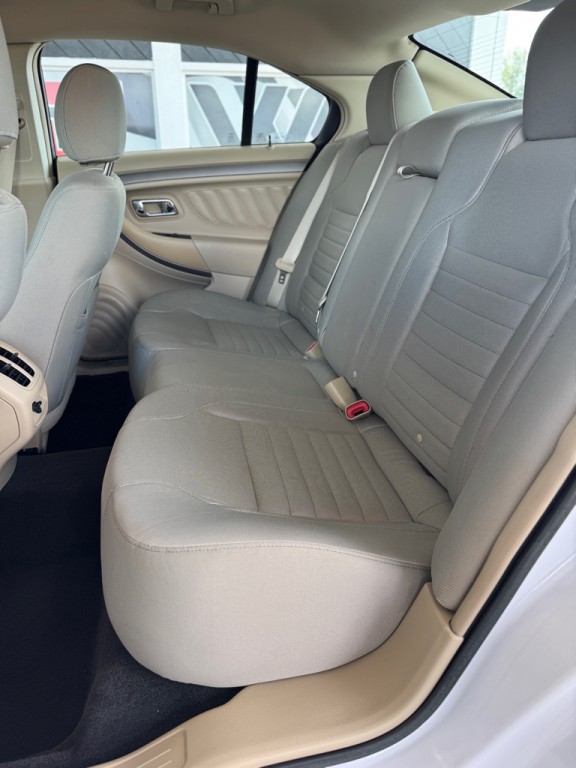 2016 Ford Taurus Image 6