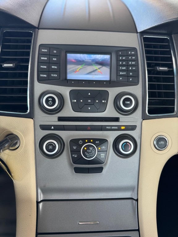 2016 Ford Taurus Image 8
