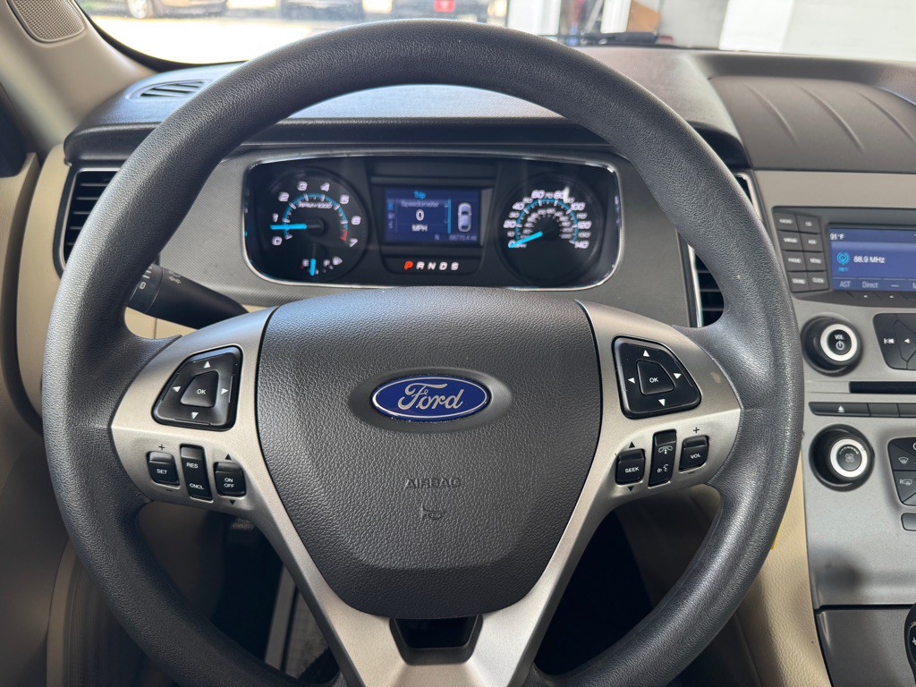 2016 Ford Taurus Image 9