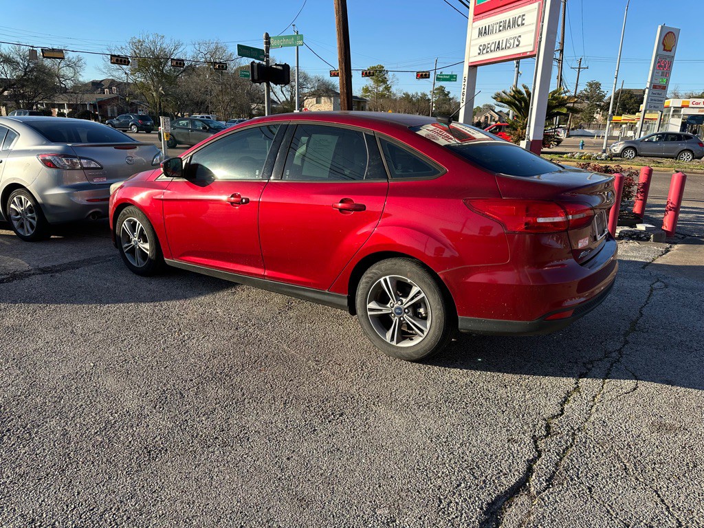 2017 Ford Focus Image 2