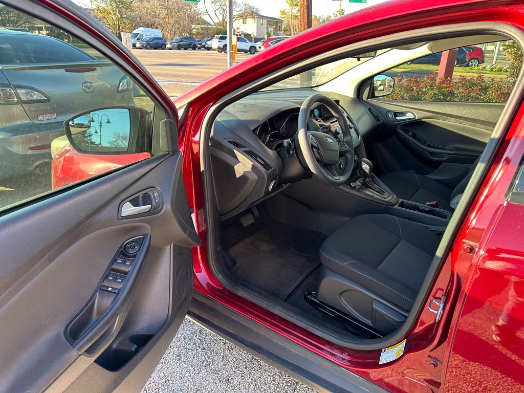 2017 Ford Focus Image 5