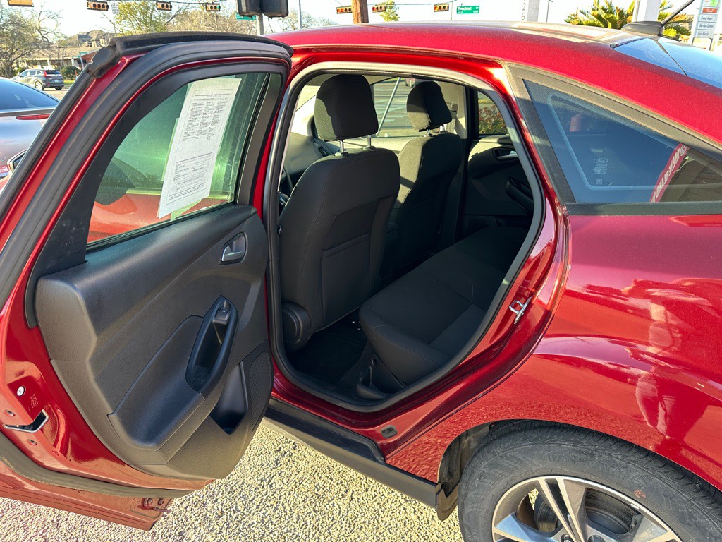 2017 Ford Focus Image 6