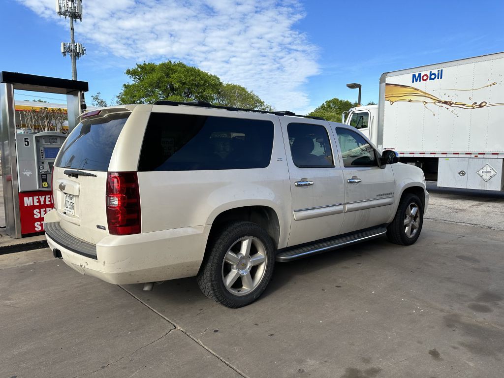 2008 Chevrolet Suburban Image 4