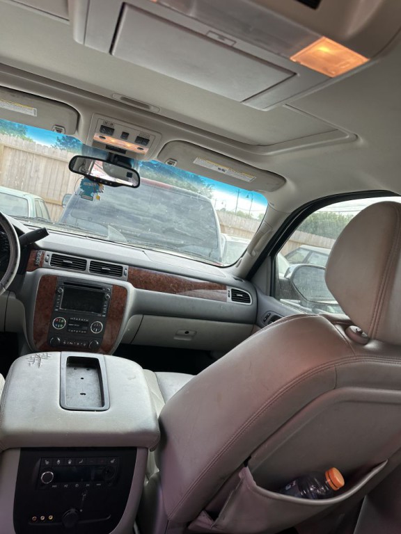 2008 Chevrolet Suburban Image 8