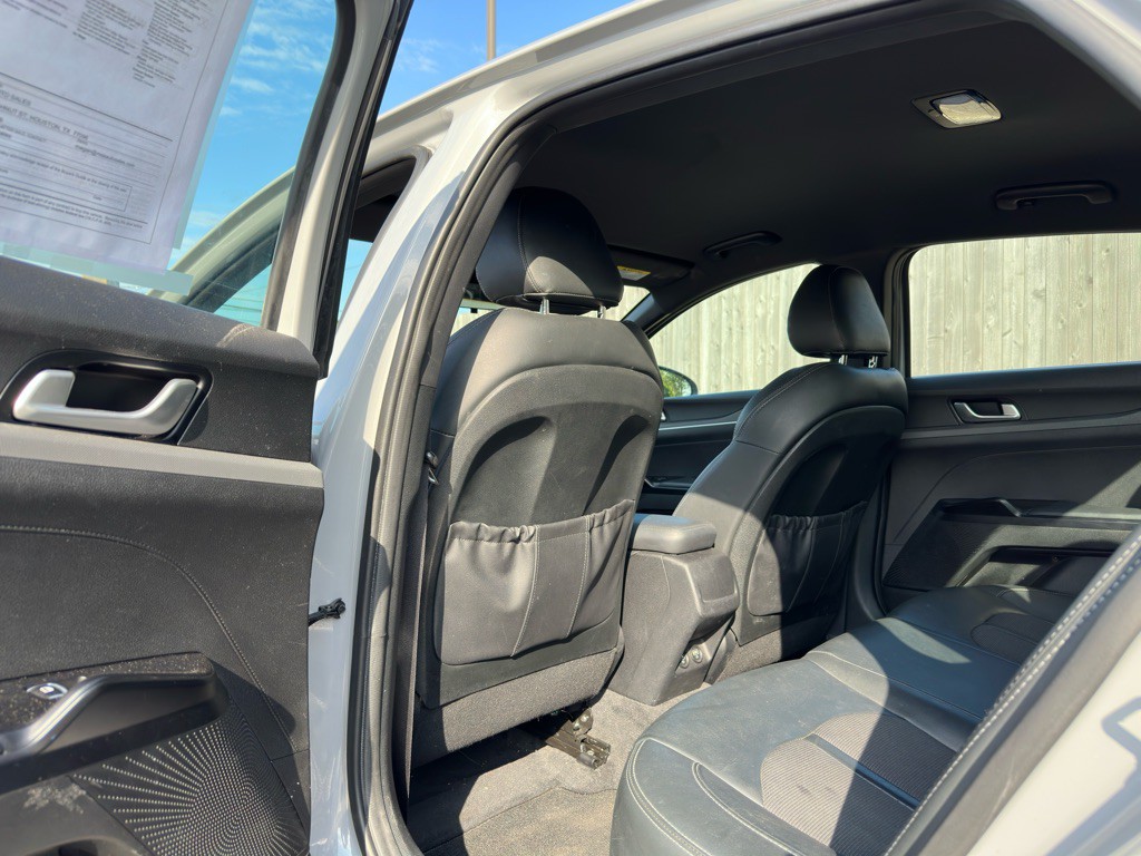 2022 Kia K5 Image 8